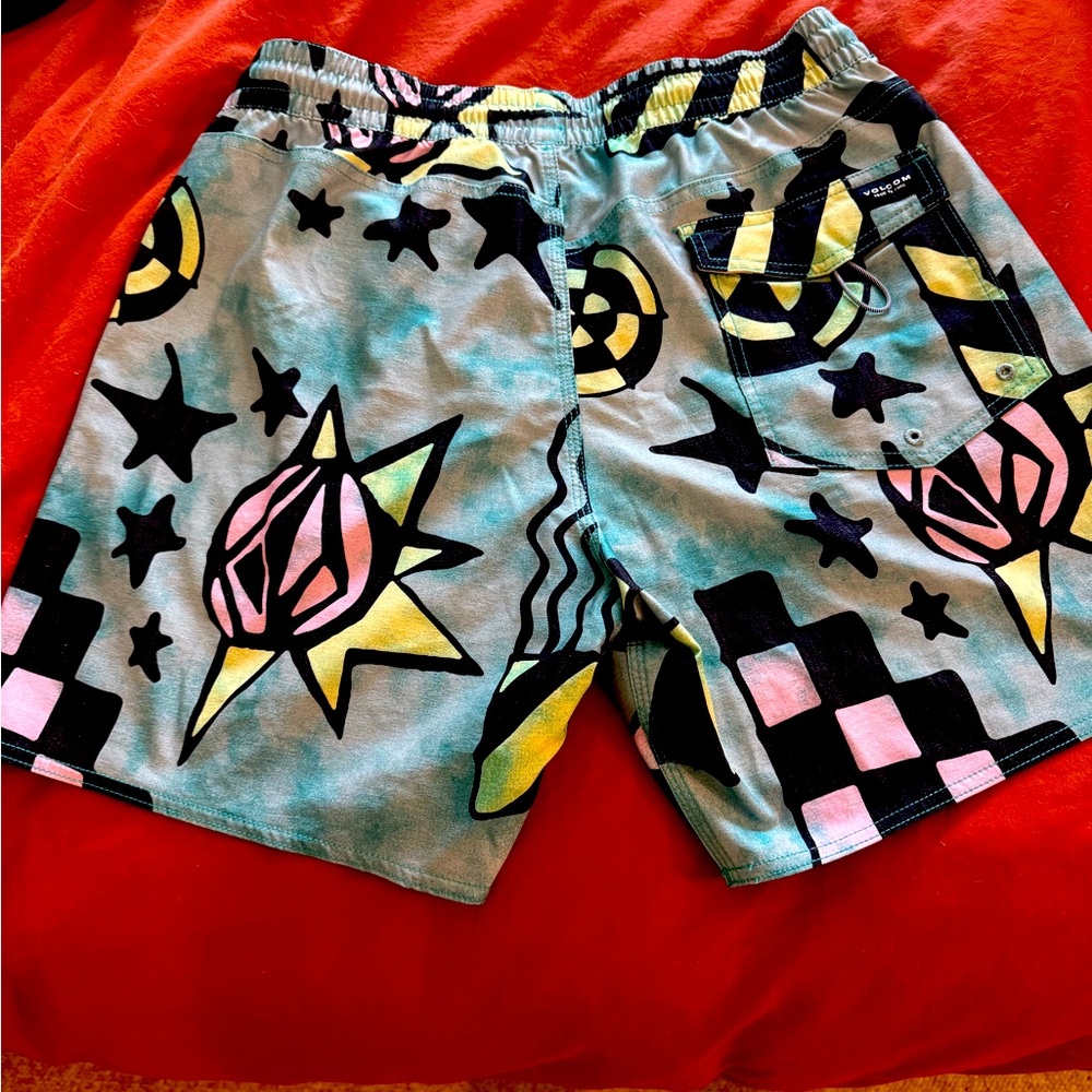 Colorful Geometric Patterned Shorts - Picture 2 of 3